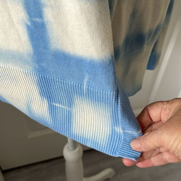 Neiman Marcus Sky Blue and White Cardigan - Picture 4 of 9